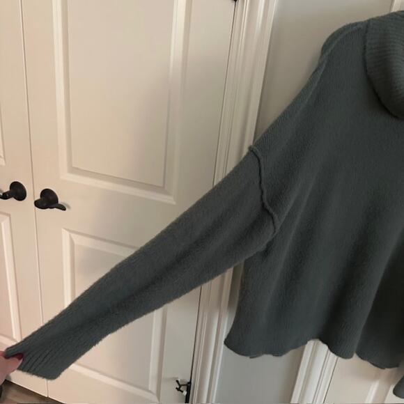 Aerie Sweater Cowl Neck Oversized Pullover Fuzzy Size: Medium Color: Green - Picture 3 of 9